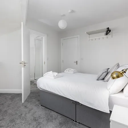 54 Central Apartment *