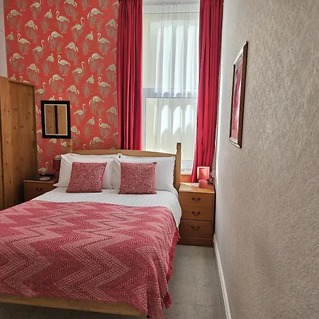 Beverley Dean - Children Over 5 Years Welcome - Continental Breakfast Blackpool