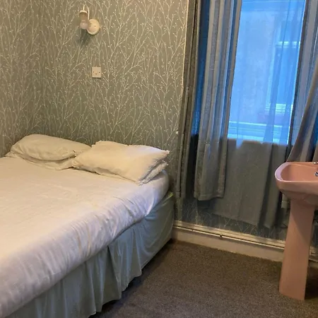 Iona Bed & Breakfast Blackpool