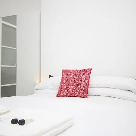Апарт-отель Barton Beachside - Stylish Apartment, Double & Single - & Promenade Location - Over 21's, Family Friendly Only, Id Required Блэкпул