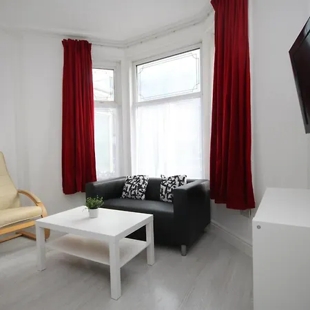 Barton Beachside - Stylish Apartment, Double & Single - & Promenade Location - Over 21's, Family Friendly Only, Id Required Апарт-отель