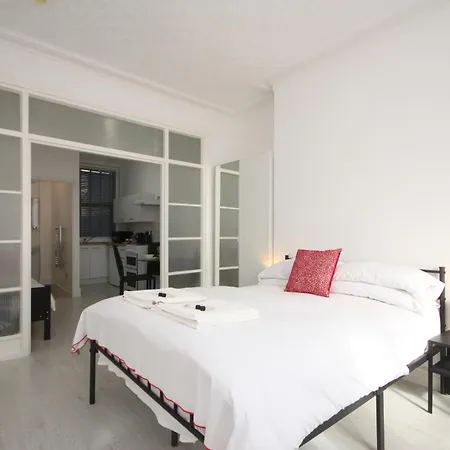 Barton Beachside - Stylish Apartment, Double & Single - & Promenade Location - Over 21's, Family Friendly Only, Id Required * Блэкпул