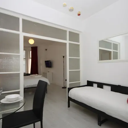 Апарт-отель Barton Beachside - Stylish Apartment, Double & Single - & Promenade Location - Over 21's, Family Friendly Only, Id Required
