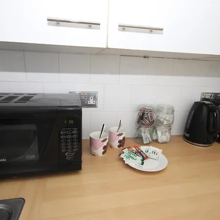 Barton Beachside - Stylish Apartment, Double & Single - & Promenade Location - Over 21's, Family Friendly Only, Id Required * Блэкпул