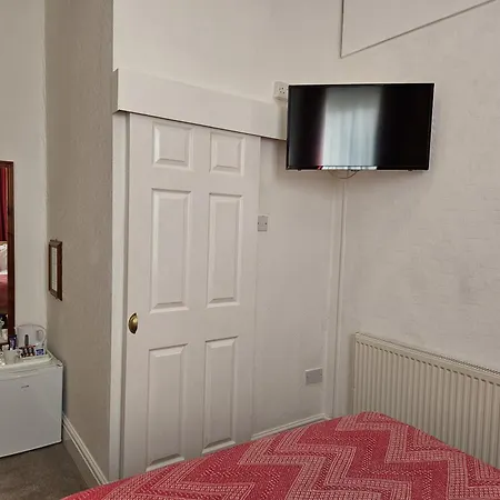 Beverley Dean - Children Over 5 Years Welcome - Continental Breakfast Bed & Breakfast Blackpool