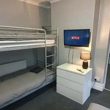 Guest house North Close To Station With Free Parking *