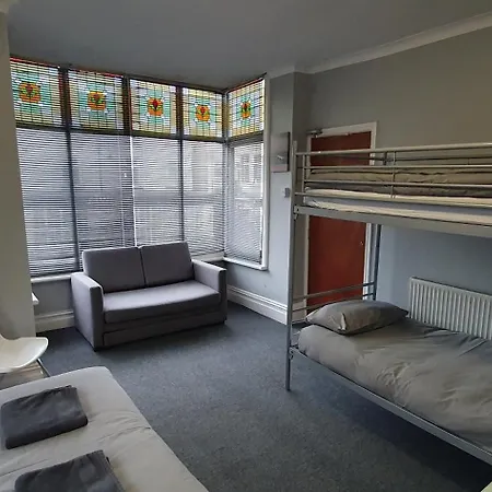 North Close To Station With Free Parking Blackpool
