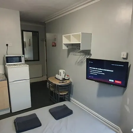 Guest house North Close To Station With Free Parking *