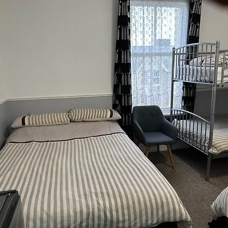 Tuxford House Гостевой дом Блэкпул