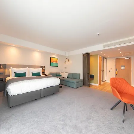 Hotel By Ihg