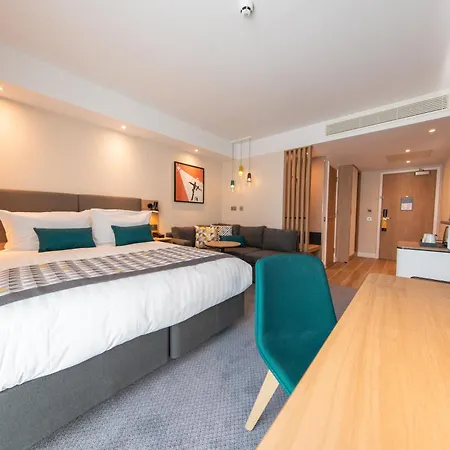 By Ihg 호텔 4*