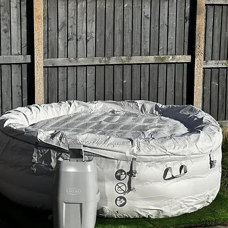 3 Bed House In With Cinema & Hot Tub Casa de Férias Blackpool