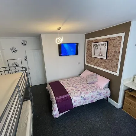 Backpackers & Hotel
