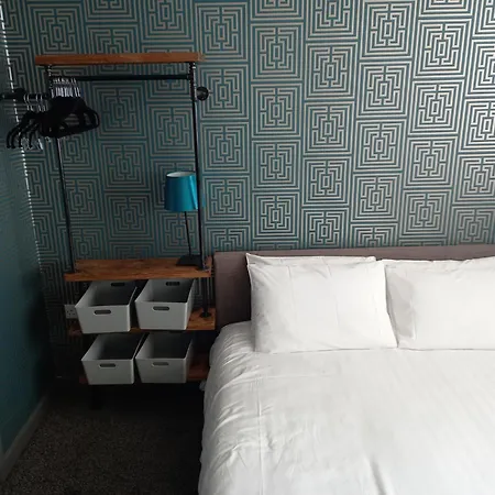 Vinnie's Family Hotel 2*