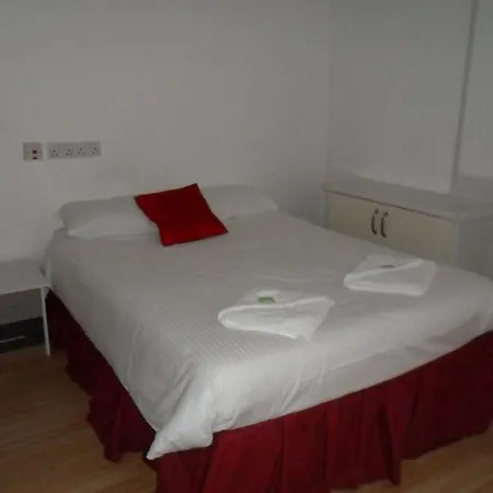 Hotel The Waterfront 2*