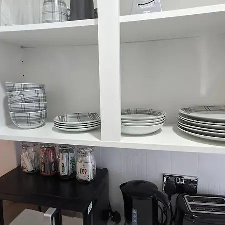 Barton Beachside - Stylish Apartment, Double & Single - & Promenade Location - Over 21's, Family Friendly Only, Id Required