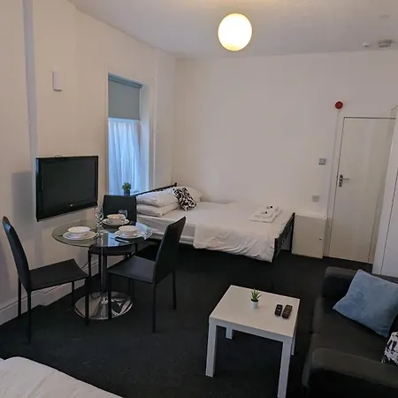 Апарт-отель Barton Beachside - Stylish Apartment, Double & Single - & Promenade Location - Over 21's, Family Friendly Only, Id Required