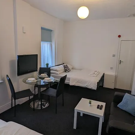 Barton Beachside - Stylish Apartment, Double & Single - & Promenade Location - Over 21's, Family Friendly Only, Id Required Апарт-отель Блэкпул