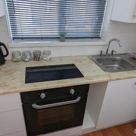 Barton Beachside - Stylish Apartment, Double & Single - & Promenade Location - Over 21's, Family Friendly Only, Id Required Апарт-отель