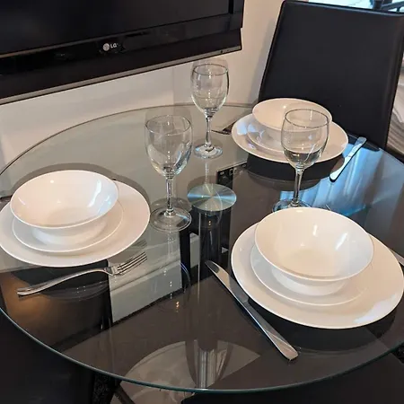 Barton Beachside - Stylish Apartment, Double & Single - & Promenade Location - Over 21's, Family Friendly Only, Id Required Апарт-отель *