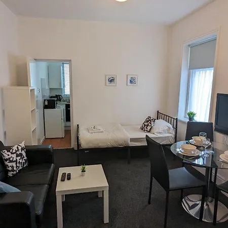 Barton Beachside - Stylish Apartment, Double & Single - & Promenade Location - Over 21's, Family Friendly Only, Id Required Апарт-отель