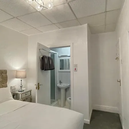Double With Private Bathroom 16 Havelock Street - 6 Blackpool