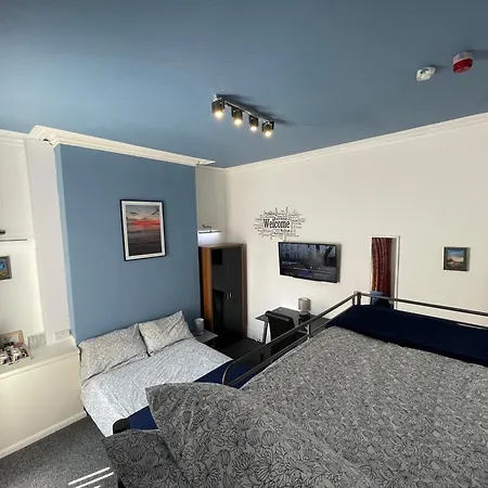 Backpackers & Hotel