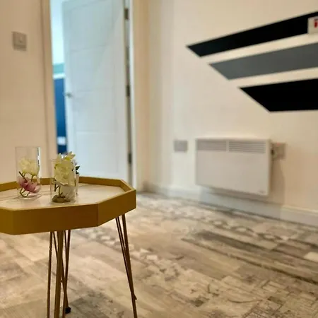 Bond Street, Sleeps 7 Blackpool