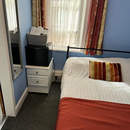 Backpackers & 2* Blackpool