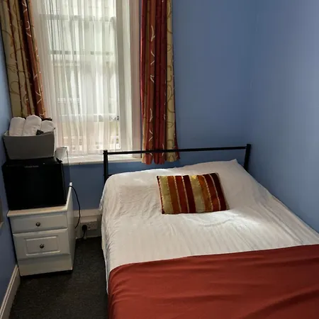 Hotel Backpackers &