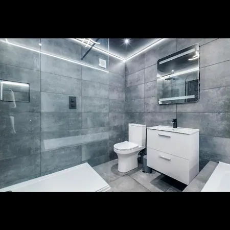 Апартаменты Two Bed Modern 5min Walk To Town Centre With Free Parking ! Under New Management