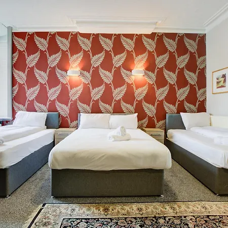 The Sandringham Court & Apartment-all Groups Welcome Hotel 3*