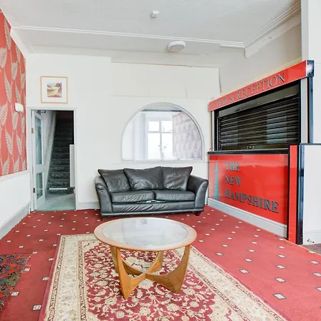 Hotel The Sandringham Court & Apartment-all Groups Welcome