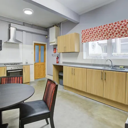 The Sandringham Court & Apartment-all Groups Welcome Blackpool