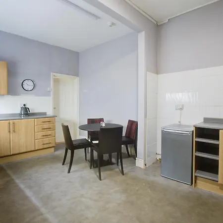 The Sandringham Court & Apartment-all Groups Welcome Hotel