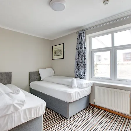 The Sandringham Court & Apartment-all Groups Welcome Blackpool