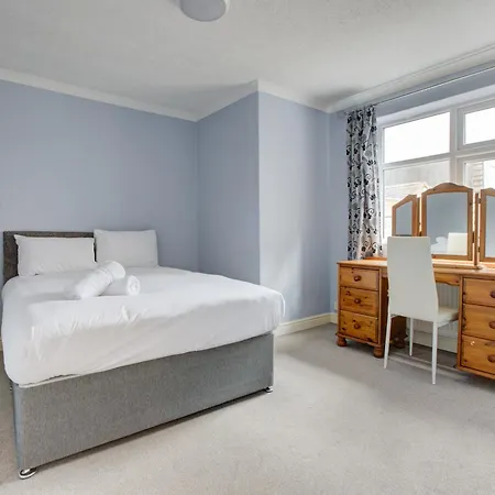 The Sandringham Court & Apartment-all Groups Welcome Hotel
