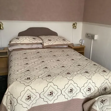 Oakleigh 3* Blackpool