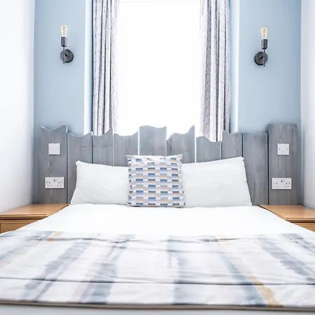 Craig-y-don Hotel 2*