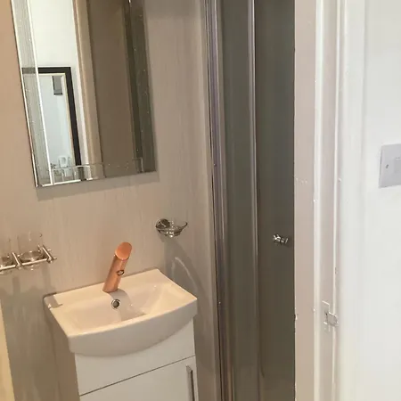 Alexander Fully Refurbished En-suite Отель Блэкпул