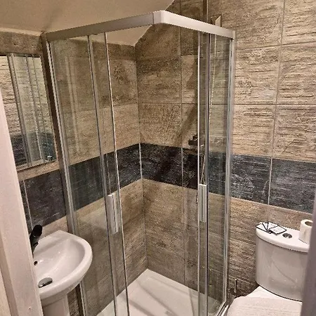 Alexander Fully Refurbished En-suite 2*