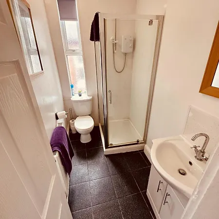 Winter Gardens Flat 2 - The Retreat Apartment