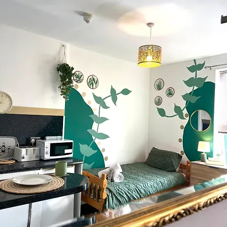 Winter Gardens Flat 2 - The Retreat *