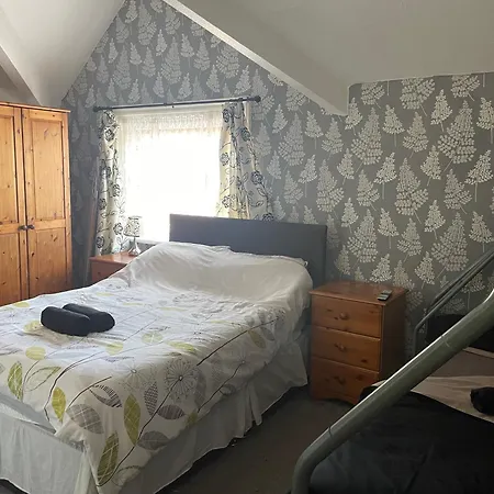 The Shepperton 3*
