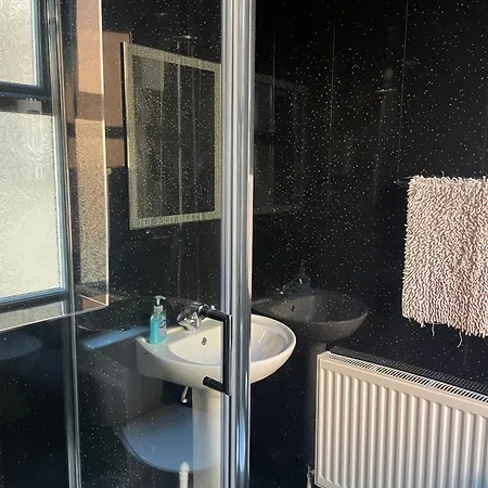 The Shepperton 3* Blackpool