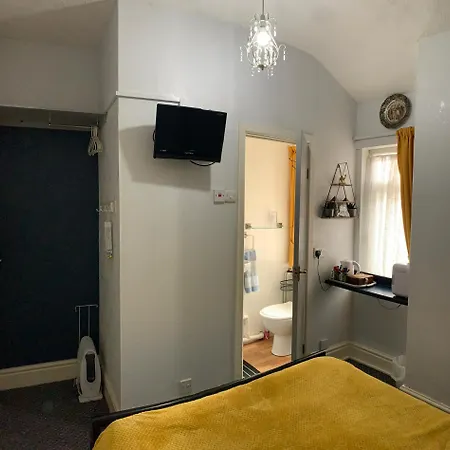 Guest house Hornby Villa- 4star B&b-couples & Families Only 4*
