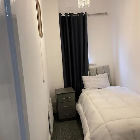 Apartment Great House 5 Min Walk 2 Locations In