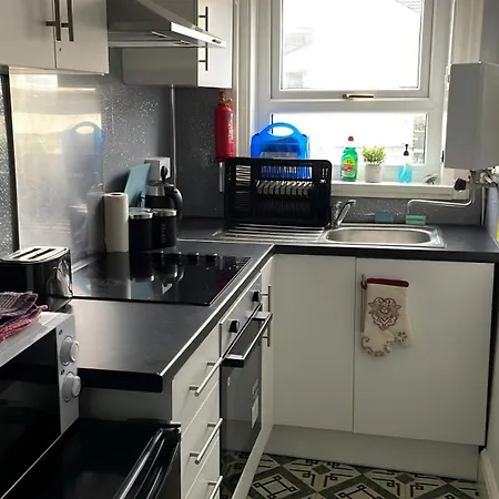Apartment Great House 5 Min Walk 2 Locations In *