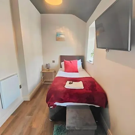 Sloane Modern 2 Bedroom Seafront *