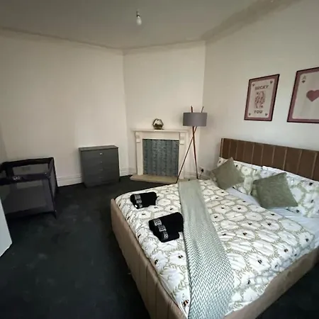 30 Percent Off Weekly - 6 Bedroom House - 11 Beds